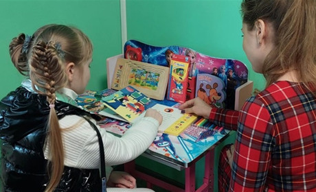 Для дітей-переселенців відкрили два навчальних куточка