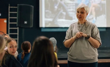 На ТОТ Херсонщини окупанти використовують дівчат для "відродження імперських традицій"