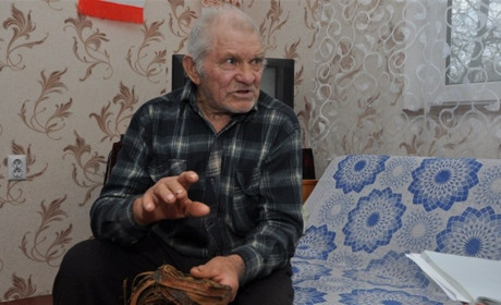 Ремесло діда Йосипа: майстер із Сарненщини понад 70 років плете постоли