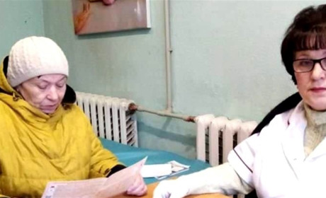 Переселенцям з Торецької громади необхідно оновити особисті дані у своїх сімейних лікарів