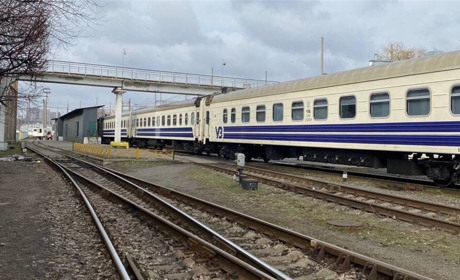 Від 3 червня 2021 року курсуватиме потяг, що поєднає рідне місто Володимира Зеленського і Генічеськ