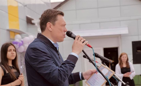 Шкільні медалі скасовують? Чим тепер нагороджуватимуть відмінників: пояснює нардеп з Одещини