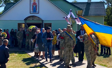 У Сарнах попрощалися із загиблим воїном: 20-річний Дмитро Смик віддав своє життя за Україну