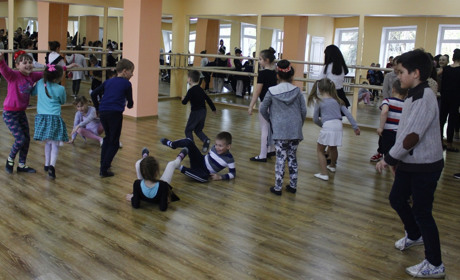 В Попаснянській школі мистецтв відкрили відремонтований хореографічний зал