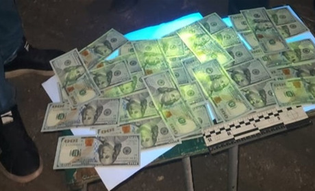 Дали хабар 2900 доларів США за безперешкодне оформлення техдокументації на землю