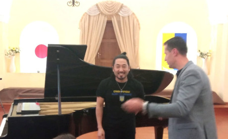 У Кременці виступив японський піаніст-віртуоз Темпей Накамура