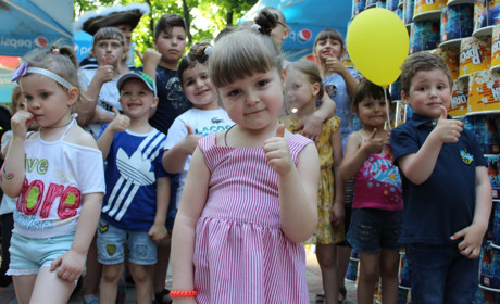 Как на “Райском дворике” в Волновахе отметили День защиты детей: фоторепортаж
