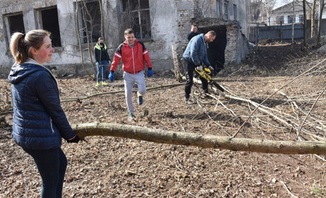У Переяславі прибрали територію колишнього військового містечка. Там буде парк з мінікатком