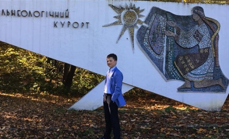 "Везу додому перше місце!" Артем Харченко з авторською піснею переміг у міжнародному конкурсі