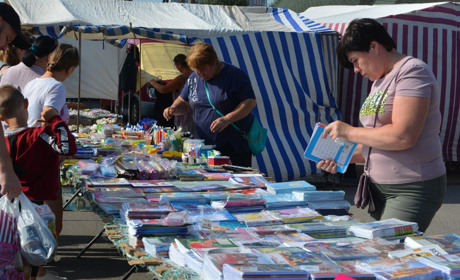 Торги у продавців канцелярії були невдалими: до школи у Переяславі майже не скуповуються ФОТО/ВІДЕО