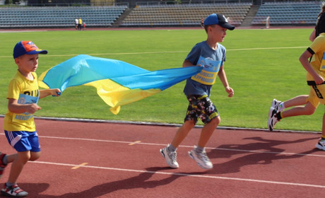 «Шаную воїнів, біжу за героїв України»: в Умані пробігли в пам'ять про полеглих земляків