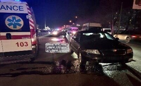 Перебігав дорогу й не добіг: херсонець потрапив одразу під два автомобілі