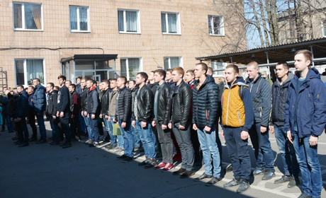 Весняний призов: йдуть до війська юнаки регіону
