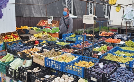 Олег Дейнека: "Півтори тисячі годин впродовж року стою на базарі в будь-яку погоду"