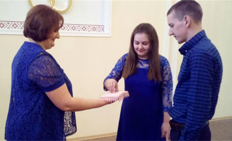 «Ніхто з весілля не втікав». Марія Мартинюк про шлюбні церемонії, емоції та гардероб у робочій шафі