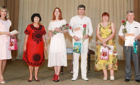 Концерт, грамоти, квіти: медики Кіцманщини відзначили своє професійне свято