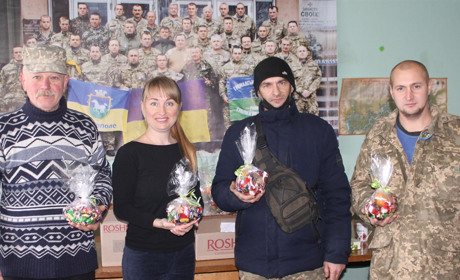 Солодкі пакуночки для дітей учасників ООС та ветеранів АТО від «Європейської солідарності»