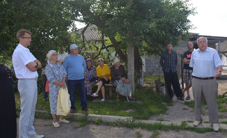 Золотоніські посадовці зустрілися з мешканцями Гришківки:  про що говорили і що вирішили
