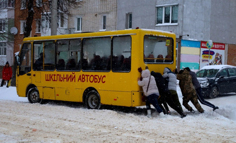 Глухів під час хуртовини. Що відбувалося в місті цього понеділка (ФОТОРЕПОРТАЖ)