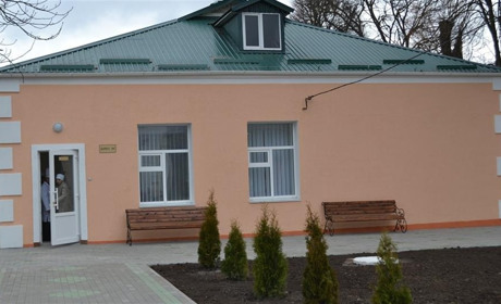 У Старокостянтинівській районній лікарні відкрили відремонтоване інфекційне відділення 