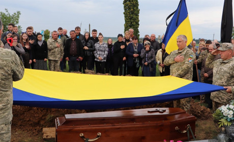 На Чортківщині провели в останню дорогу загиблого офіцера Володимира Торогоя