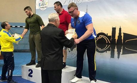Чемпіон світу з гирьового спорту із Сватівщини продовжує підкорювати спортивний олімп: подробиці
