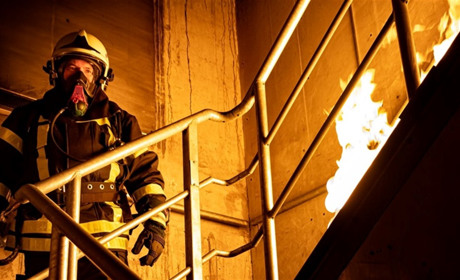 У Сватовому на Гладкого горів будинок: рятувальники знайшли на місці тіло 45-річного чоловіка