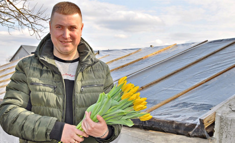 «Нідерланди» в Сарнах: Юрій Шекель вирощує тисячі тюльпанів