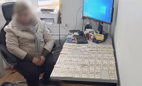 В Одесі на хабарі за оформлення інвалідності затримали завідувачку поліклініки: ціна послуги 8000 $