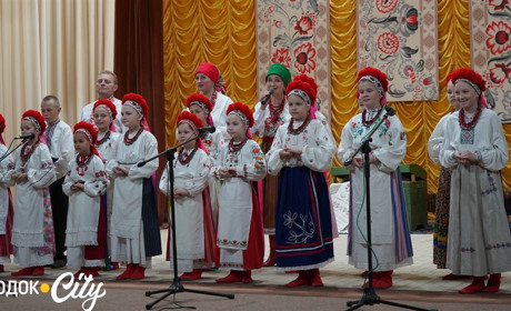 Дефіле старовинних сорочок та давно забуті пісні. Щедрик прозвітував про пошукову роботу