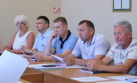Мають стати на облік: на засіданні виконкому Дрогобицької міської ради пристунім вручили повістки