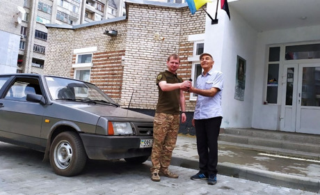 Червоноградець Степан Кушпетюк передав власне авто для захисників України