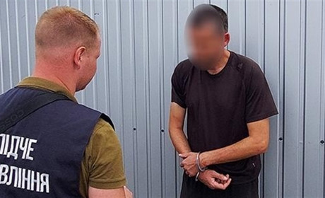 У Вознесенському районі два чоловіки зберігали та продавали зброю і боєприпаси. Дивіться деталі