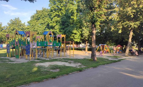 Чи приведуть до ладу дитячі майданчики в Краснограді? Відповідь комунальників
