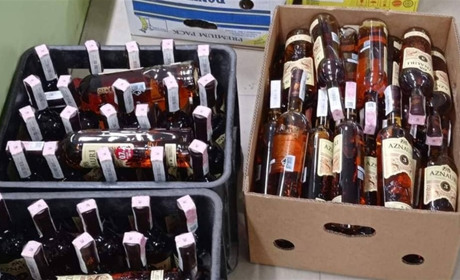 Старокостянтинівські поліцейські виявили магазин, у якому попри заборону продавали алкоголь