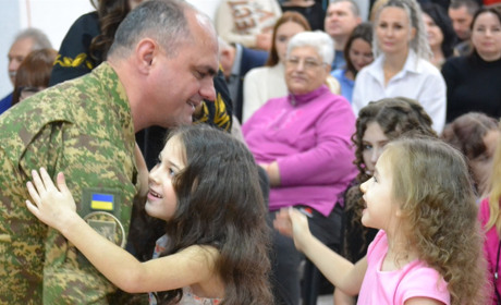 У Південноукраїнську Святому Миколаю благодійники допомагають здійснювати бажання дітей