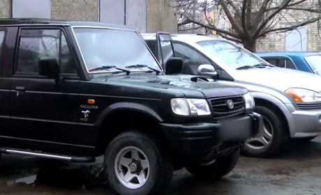 Два автомобілі передані зі Сміли допомагатимуть захисникам на фронті. Відео