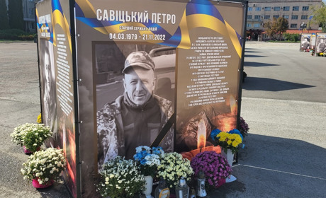 У Чорткові встановили банер загиблому Герою з Білої Петру Савіцькому, який вважався безвісти зниклим