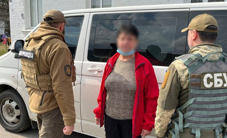 СБУ затримала 58-річну жительку Сумщини, яка наводила авіабомби на Великописарівську громаду