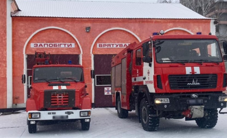 На пожежі Будинку культури у Дмитрівці на Золотоніщині працювали 10 одиниць техніки і 41 рятувальник