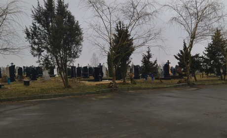 У Володимирці на кладовищі були поруйновані надмогильні горбки. Хто винен?