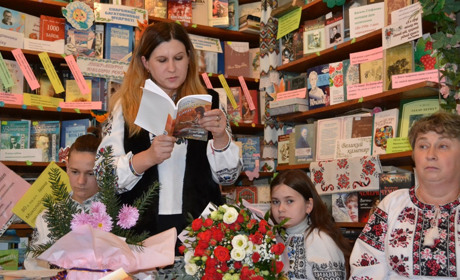У літературний альманах «Книга з ароматом кави» увійшли твори уродженки села Звиняч