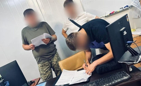Сучасний Корейко: на Одещині бухгалтер військової частини привласнив 10 млн зарплат захисників