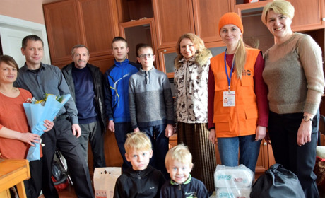 Талановиту родину жмеринчан привітали з народженням двійнят Алінки і Михайлика