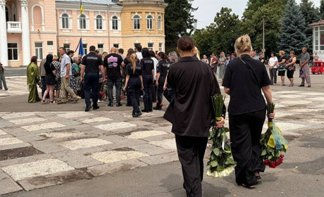 Первомайська громада провела в останню путь захисника України Миколу Микитіна