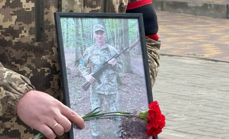 У Глухові попрощалися із захисником Олександром Новиковим, який загинув на Харківщині
