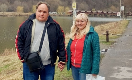 «Знаєте, що нас врятувало? Ракета не вибухнула». Історія родини волонтерів із Запоріжжя