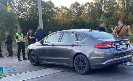 Трьох жителів Києва затримали за крадіжку 74 тисяч з будинку глухівчан
