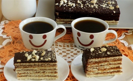 Смак дитинства: арахісовий вафельний торт із карамельним кремом