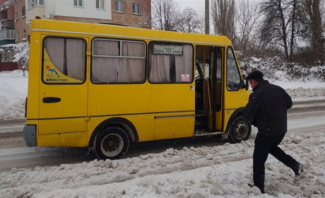 В районі Цукрового заводу: зранку 30 січня громадський транспорт їздить